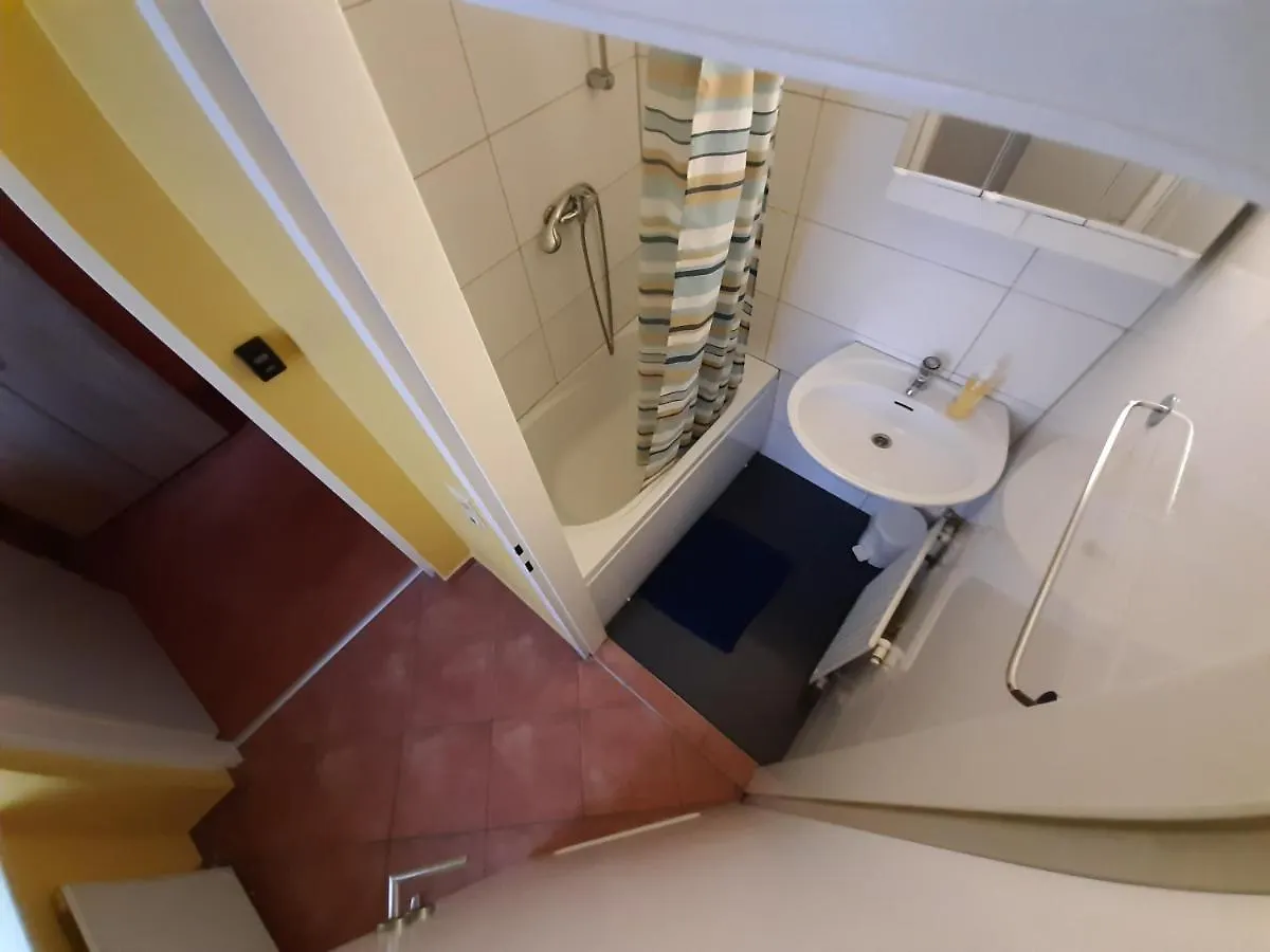 Homestay Monterooms Vienna Schoenbrunn 10 Minutes To Downtown Austria